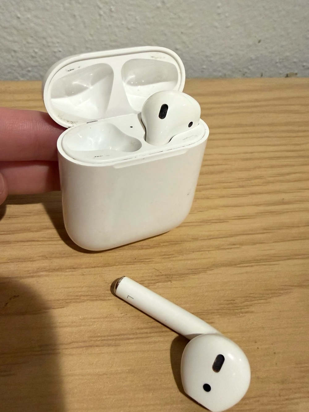 Apple AirPods 1 and Charging Case - Picture 2 of 3